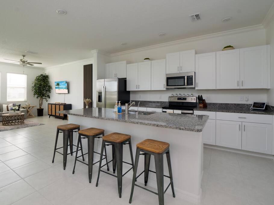 Modern Oasis! 3Br Townhouse In A Lagoon Community Wesley Chapel Exterior photo